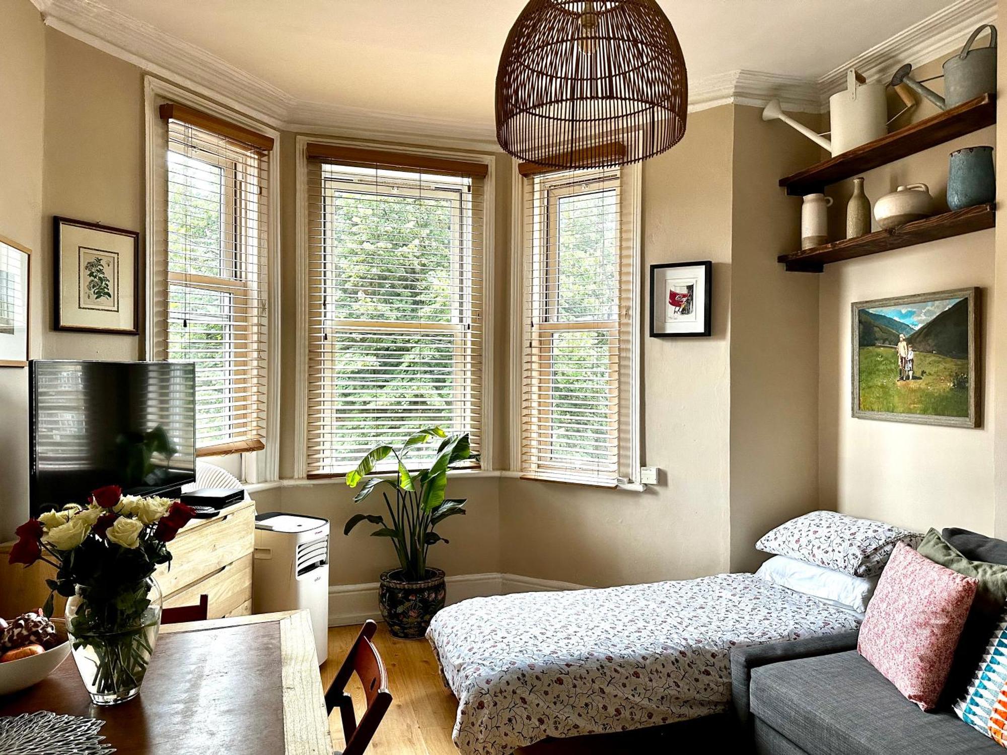 Apartament Artistic Pied-A-Terre, Steps From The Tube, Moments From London'S Heart Zewnętrze zdjęcie
